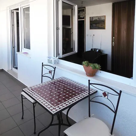 Lovely Near Beaches And Center, All Is Shown *