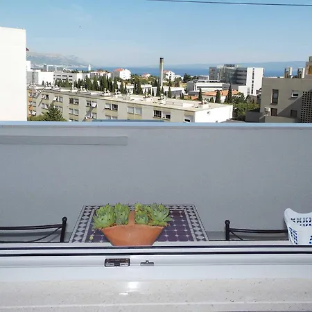 Lovely Near Beaches And Center, All Is Shown *
